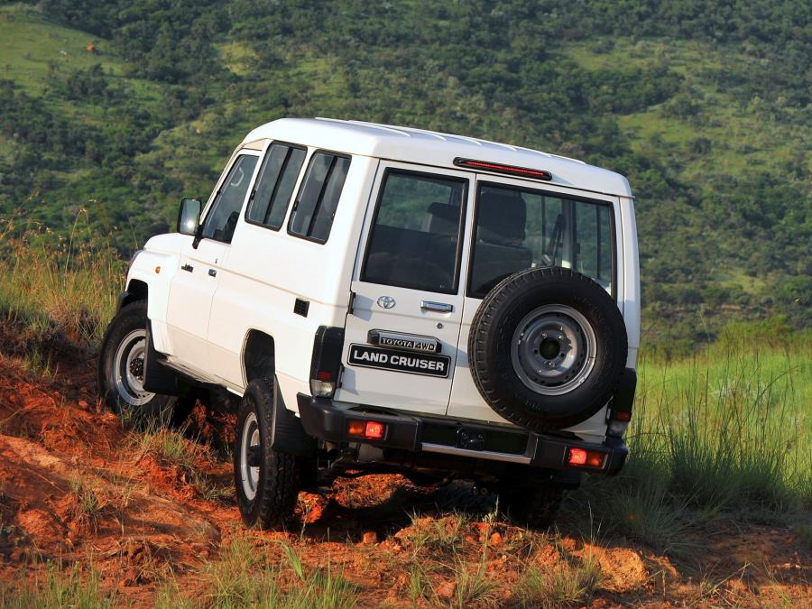  Toyota Land Cruiser 70 Wagon 2010 года  (ZA) (фото 13 из 21)
